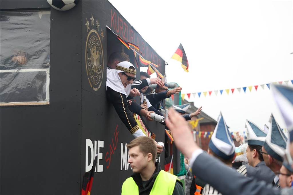 Karnevalsumzug 2023 in Olfen: Ganz viele Fotos vom Nelkendienstag (Teil 2) Eindrücke vom Karnevalsumzug in Olfen 2023