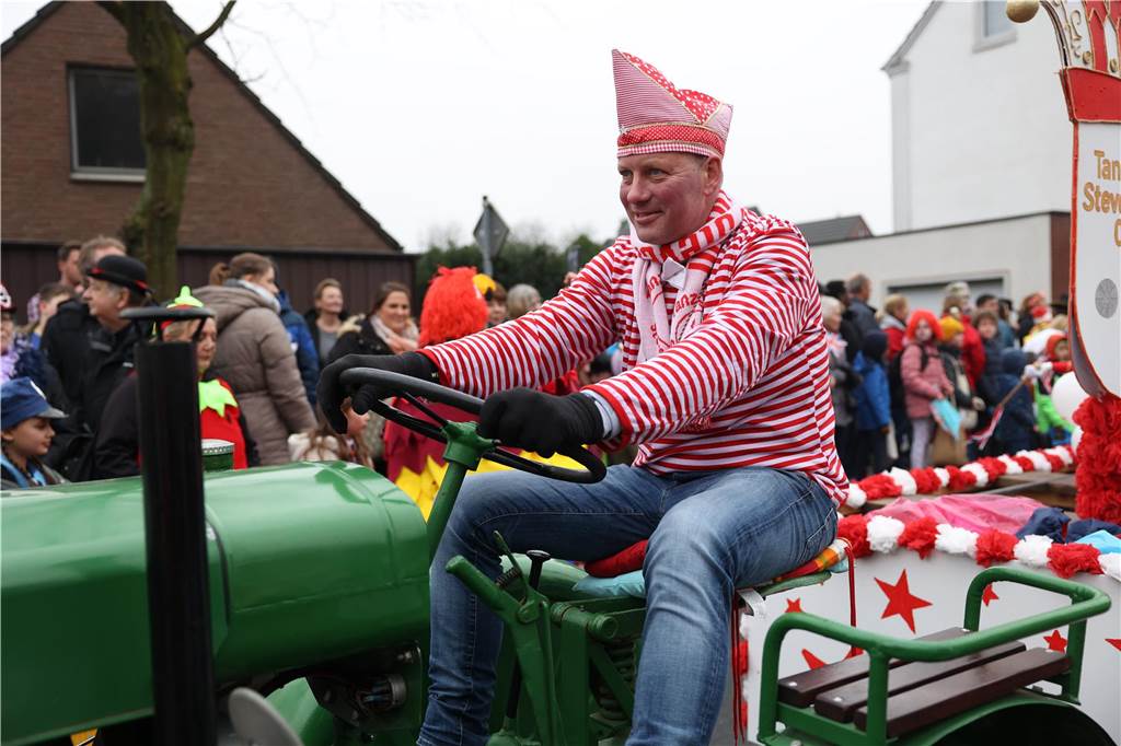 Karnevalsumzug 2023 in Olfen: Ganz viele Fotos vom Nelkendienstag (Teil 2) Eindrücke vom Karnevalsumzug in Olfen 2023