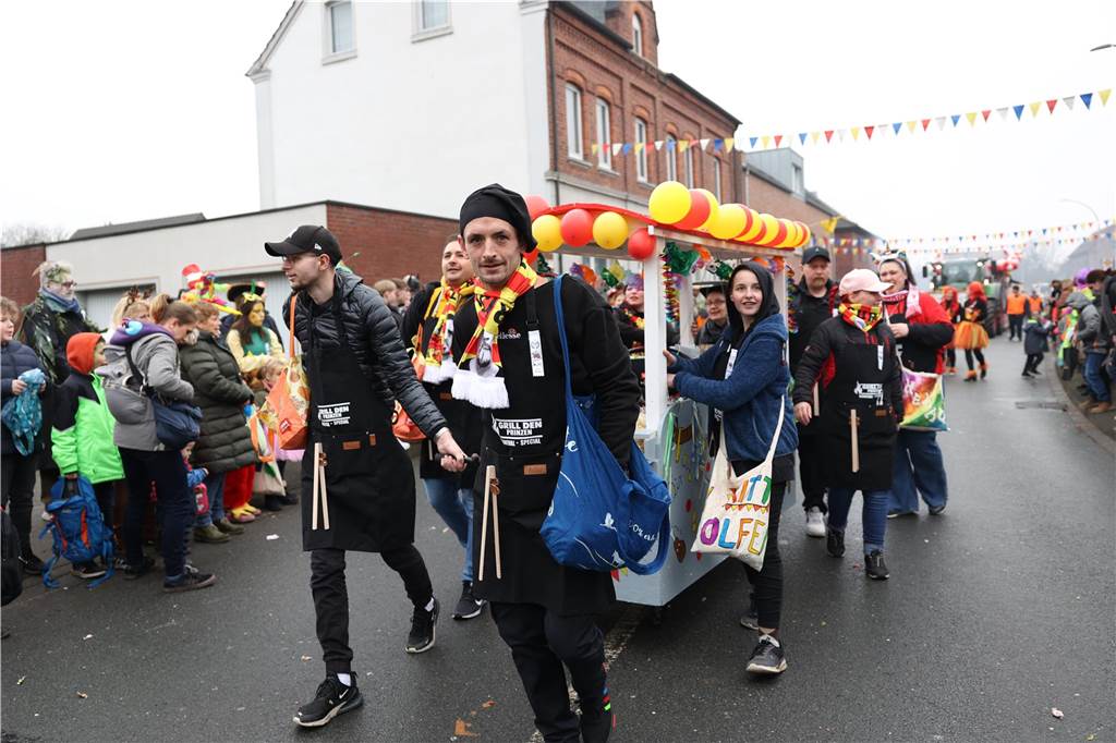 Karnevalsumzug 2023 in Olfen: Ganz viele Fotos vom Nelkendienstag (Teil 2) Eindrücke vom Karnevalsumzug in Olfen 2023