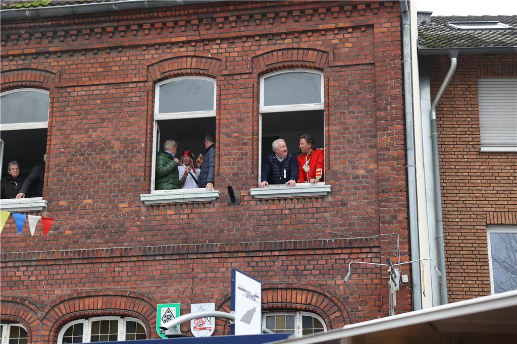 Karnevalsumzug in Olfen 2023: Viele Fotos vom Nelkendienstag Eindrücke vom Karnevalsumzug in Olfen 2023