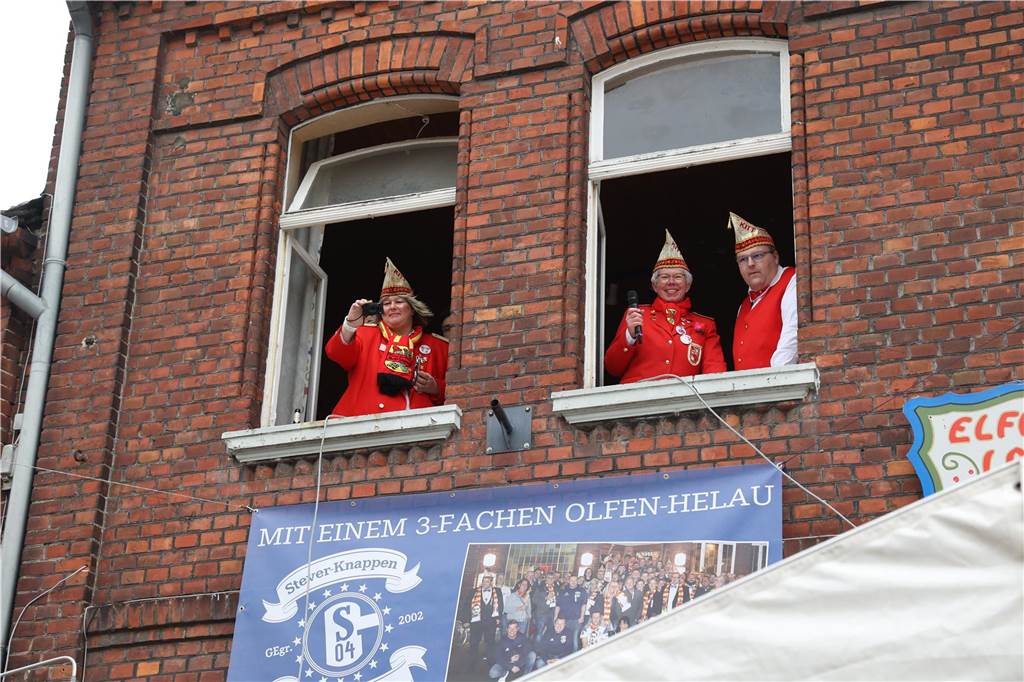 Karnevalsumzug in Olfen 2023: Viele Fotos vom Nelkendienstag Eindrücke vom Karnevalsumzug in Olfen 2023