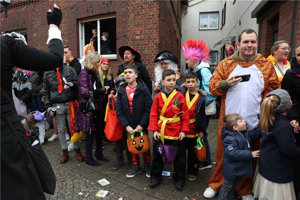 Karnevalsumzug in Olfen 2023: Viele Fotos vom Nelkendienstag Eindrücke vom Karnevalsumzug in Olfen 2023