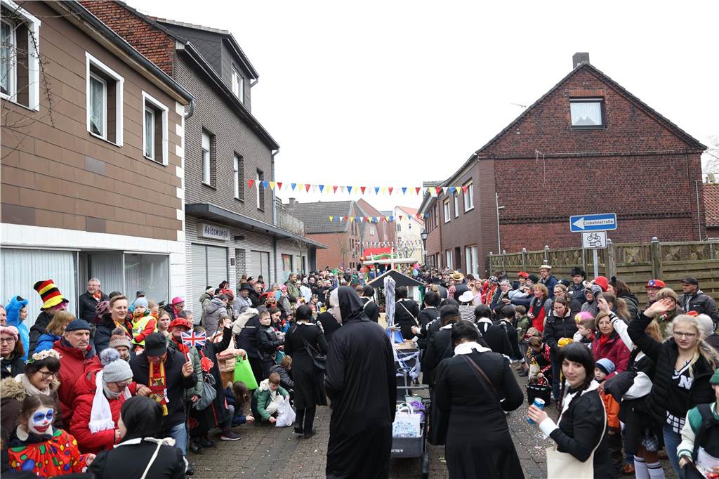Karnevalsumzug in Olfen 2023: Viele Fotos vom Nelkendienstag Eindrücke vom Karnevalsumzug in Olfen 2023
