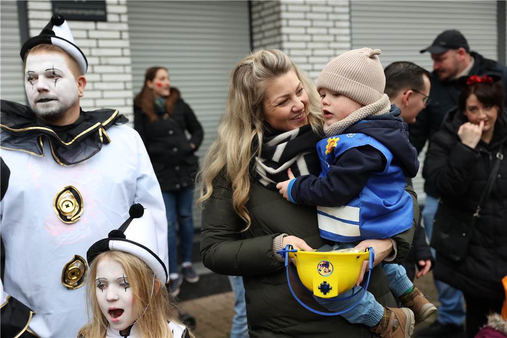 Karnevalsumzug in Olfen 2023: Viele Fotos vom Nelkendienstag Eindrücke vom Karnevalsumzug in Olfen 2023