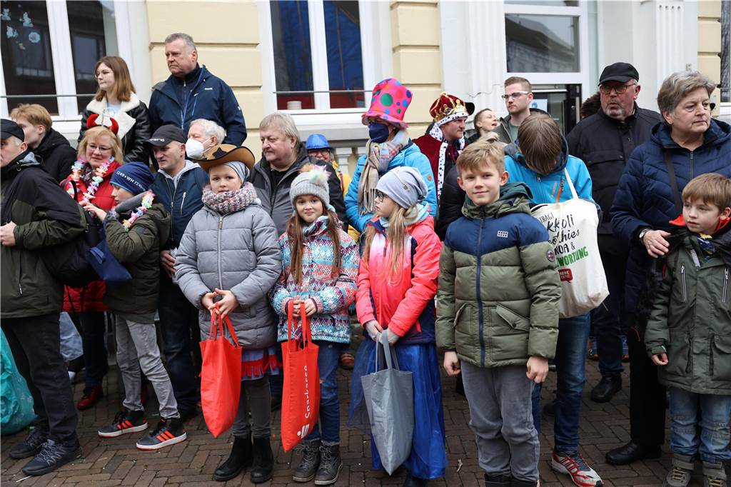 Karnevalsumzug in Olfen 2023: Viele Fotos vom Nelkendienstag Eindrücke vom Karnevalsumzug in Olfen 2023