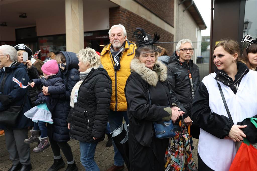 Karnevalsumzug in Olfen 2023: Viele Fotos vom Nelkendienstag Eindrücke vom Karnevalsumzug in Olfen 2023