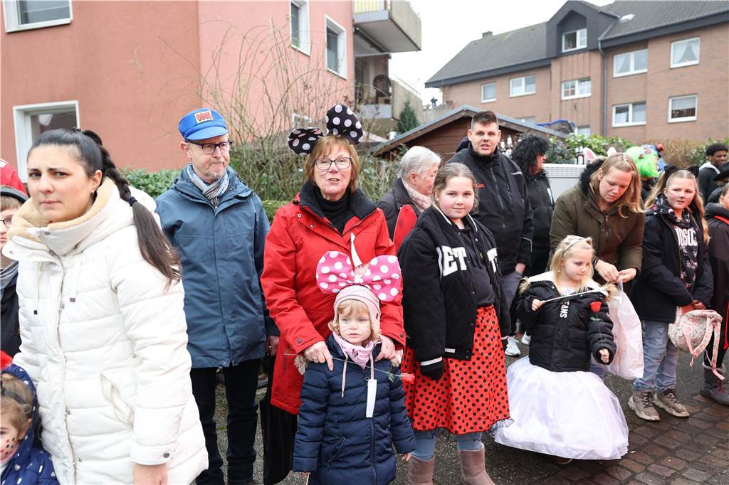 Karnevalsumzug in Olfen 2023: Viele Fotos vom Nelkendienstag Eindrücke vom Karnevalsumzug in Olfen 2023
