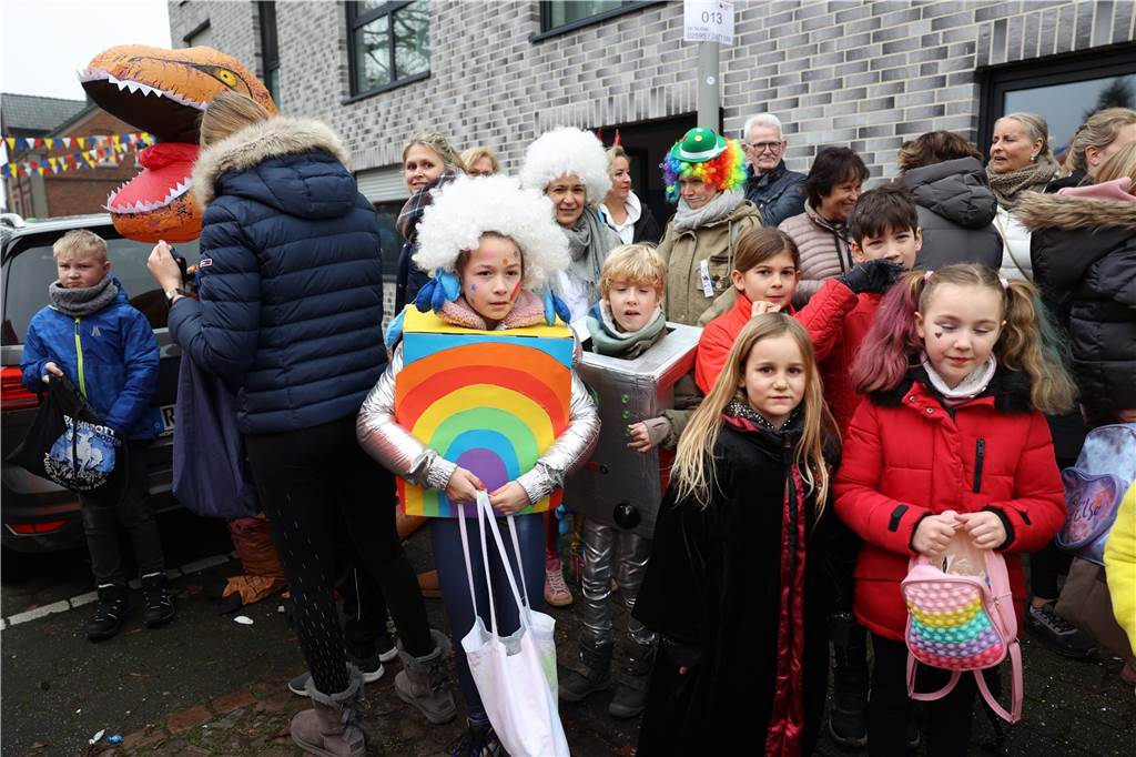 Karnevalsumzug in Olfen 2023: Viele Fotos vom Nelkendienstag Eindrücke vom Karnevalsumzug in Olfen 2023