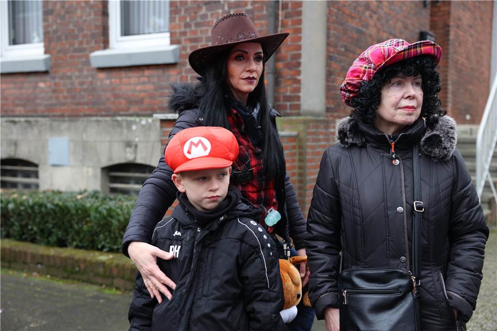 Karnevalsumzug in Olfen 2023: Viele Fotos vom Nelkendienstag Eindrücke vom Karnevalsumzug in Olfen 2023
