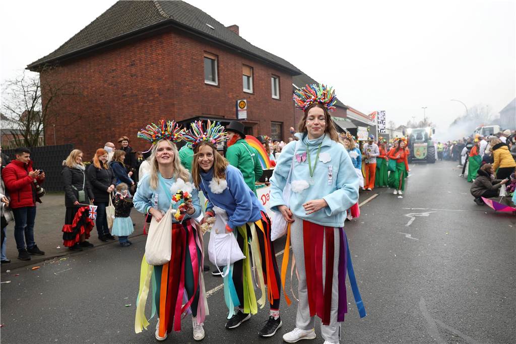 Karnevalsumzug in Olfen 2023: Viele Fotos vom Nelkendienstag Eindrücke vom Karnevalsumzug in Olfen 2023