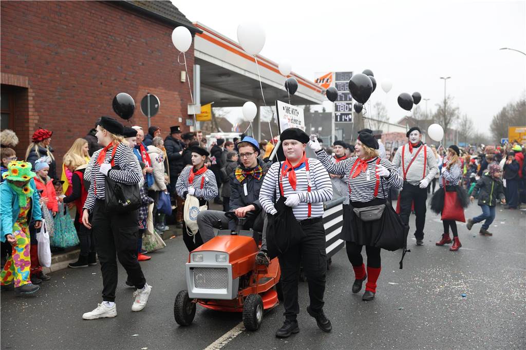Karnevalsumzug in Olfen 2023: Viele Fotos vom Nelkendienstag Eindrücke vom Karnevalsumzug in Olfen 2023
