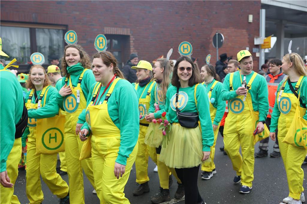 Karnevalsumzug in Olfen 2023: Viele Fotos vom Nelkendienstag Eindrücke vom Karnevalsumzug in Olfen 2023