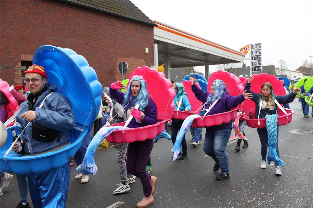 Karnevalsumzug in Olfen 2023: Viele Fotos vom Nelkendienstag Eindrücke vom Karnevalsumzug in Olfen 2023
