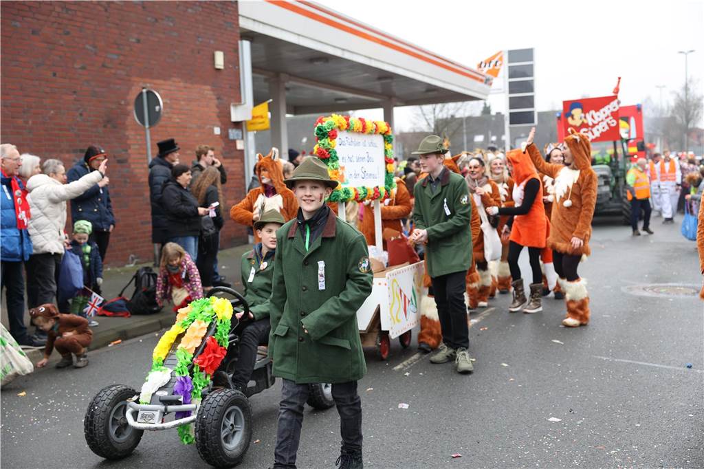 Karnevalsumzug in Olfen 2023: Viele Fotos vom Nelkendienstag Eindrücke vom Karnevalsumzug in Olfen 2023