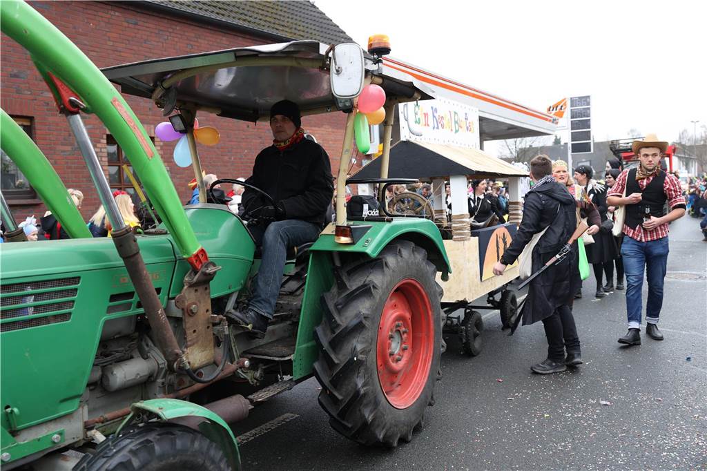 Karnevalsumzug in Olfen 2023: Viele Fotos vom Nelkendienstag Eindrücke vom Karnevalsumzug in Olfen 2023
