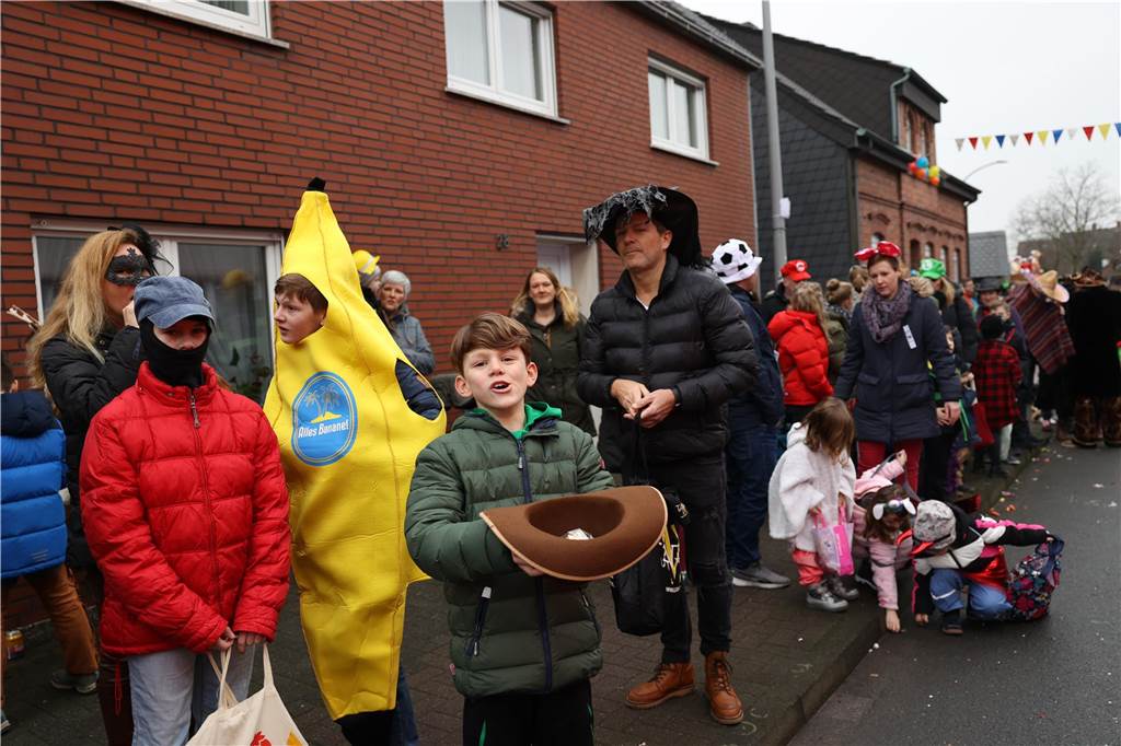 Karnevalsumzug in Olfen 2023: Viele Fotos vom Nelkendienstag Eindrücke vom Karnevalsumzug in Olfen 2023