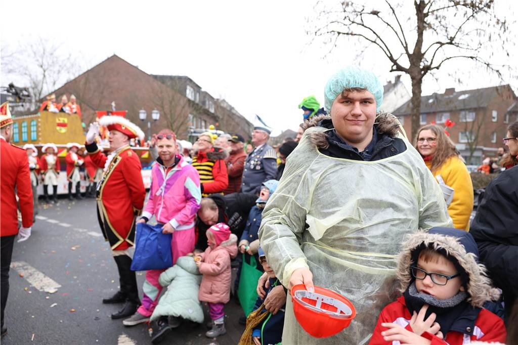 Karnevalsumzug in Olfen 2023: Viele Fotos vom Nelkendienstag Eindrücke vom Karnevalsumzug in Olfen 2023
