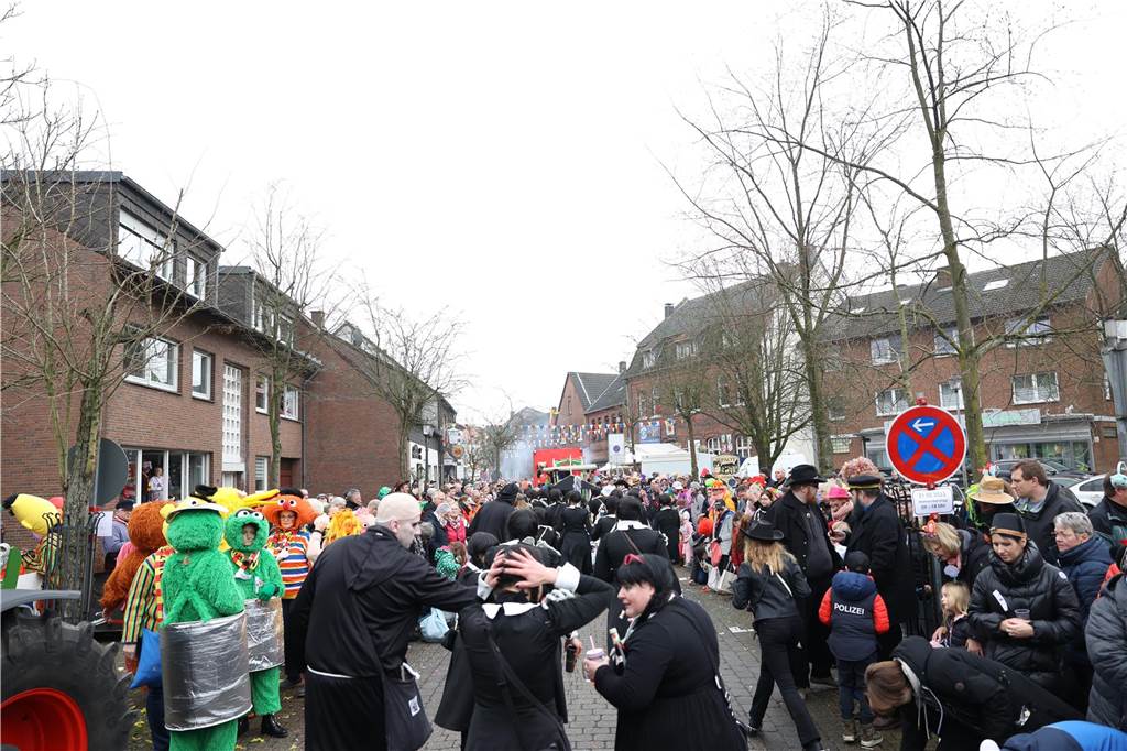 Karnevalsumzug in Olfen 2023: Viele Fotos vom Nelkendienstag Eindrücke vom Karnevalsumzug in Olfen 2023