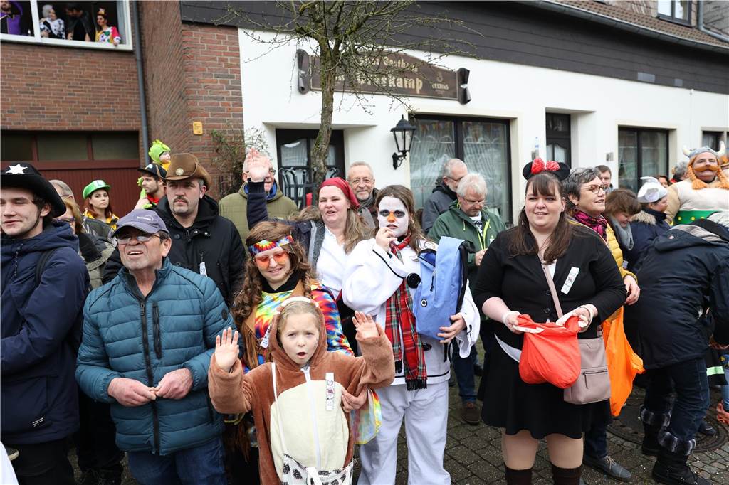 Karnevalsumzug in Olfen 2023: Viele Fotos vom Nelkendienstag Eindrücke vom Karnevalsumzug in Olfen 2023