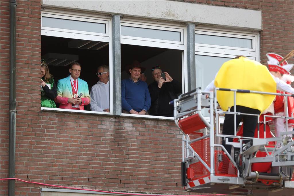 Karneval 2024 in Selm : Viele Fotos vom großen Umzug durch die Stadt Eindrücke vom Karnevalsumzug in Selm 2024