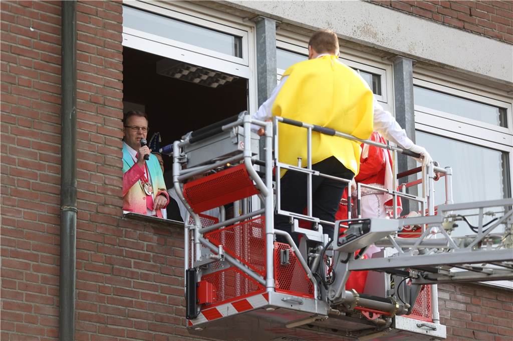Karneval 2024 in Selm : Viele Fotos vom großen Umzug durch die Stadt Eindrücke vom Karnevalsumzug in Selm 2024