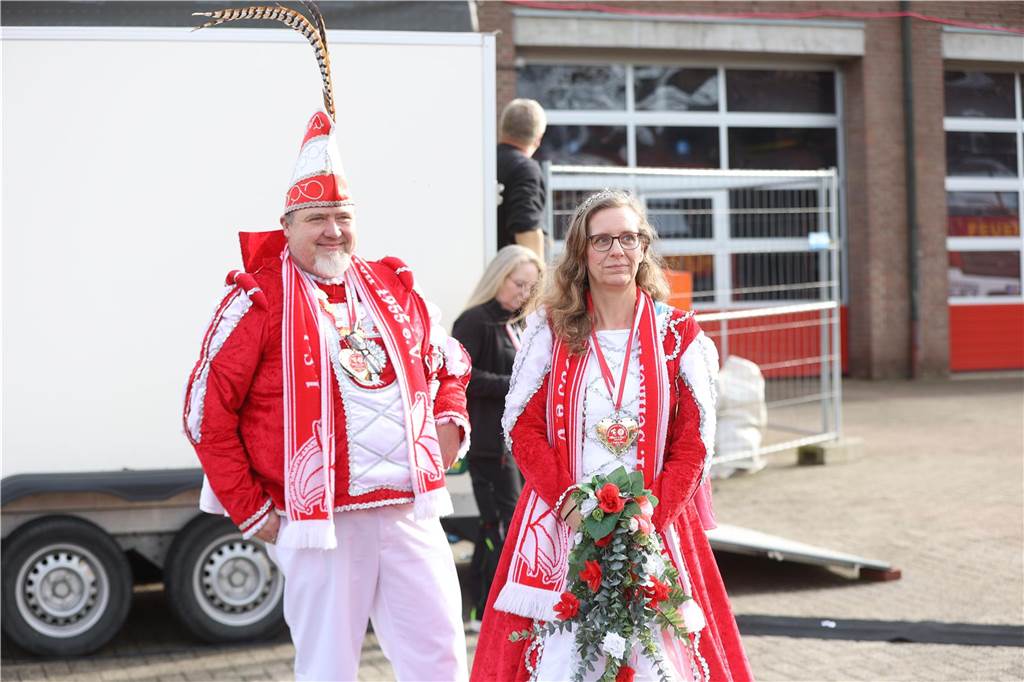Karneval 2024 in Selm : Viele Fotos vom großen Umzug durch die Stadt Eindrücke vom Karnevalsumzug in Selm 2024