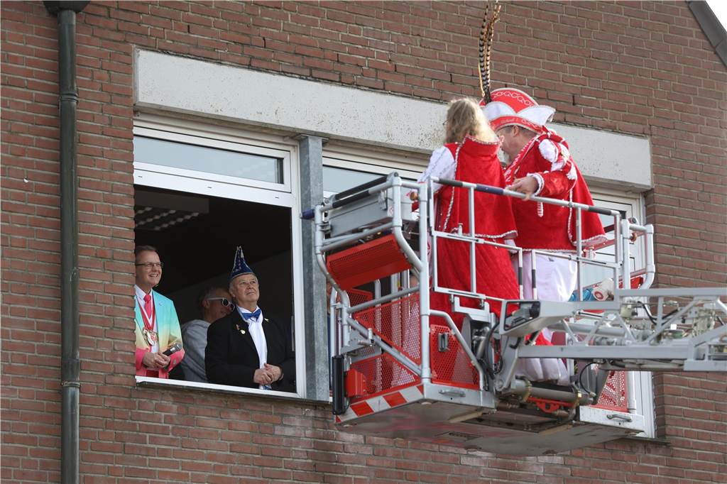 Karneval 2024 in Selm : Viele Fotos vom großen Umzug durch die Stadt Eindrücke vom Karnevalsumzug in Selm 2024