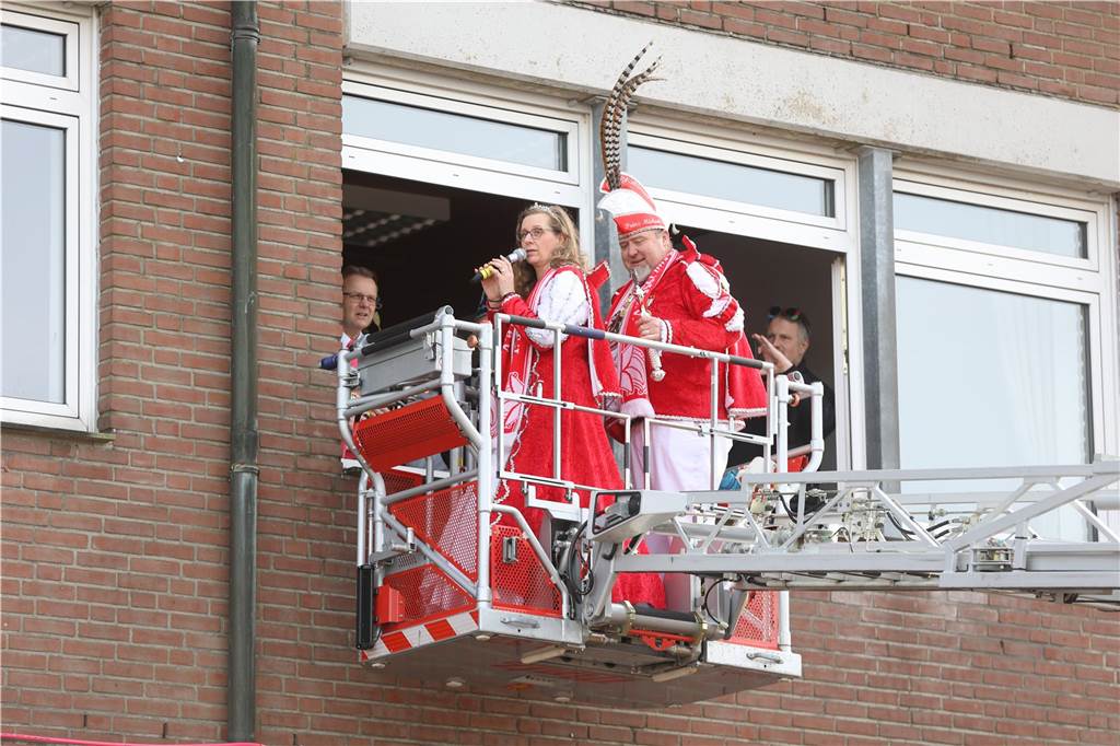 Karneval 2024 in Selm : Viele Fotos vom großen Umzug durch die Stadt Eindrücke vom Karnevalsumzug in Selm 2024