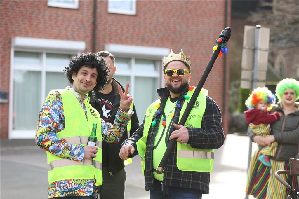 Karneval 2024 in Selm : Viele Fotos vom großen Umzug durch die Stadt Eindrücke vom Karnevalsumzug in Selm 2024