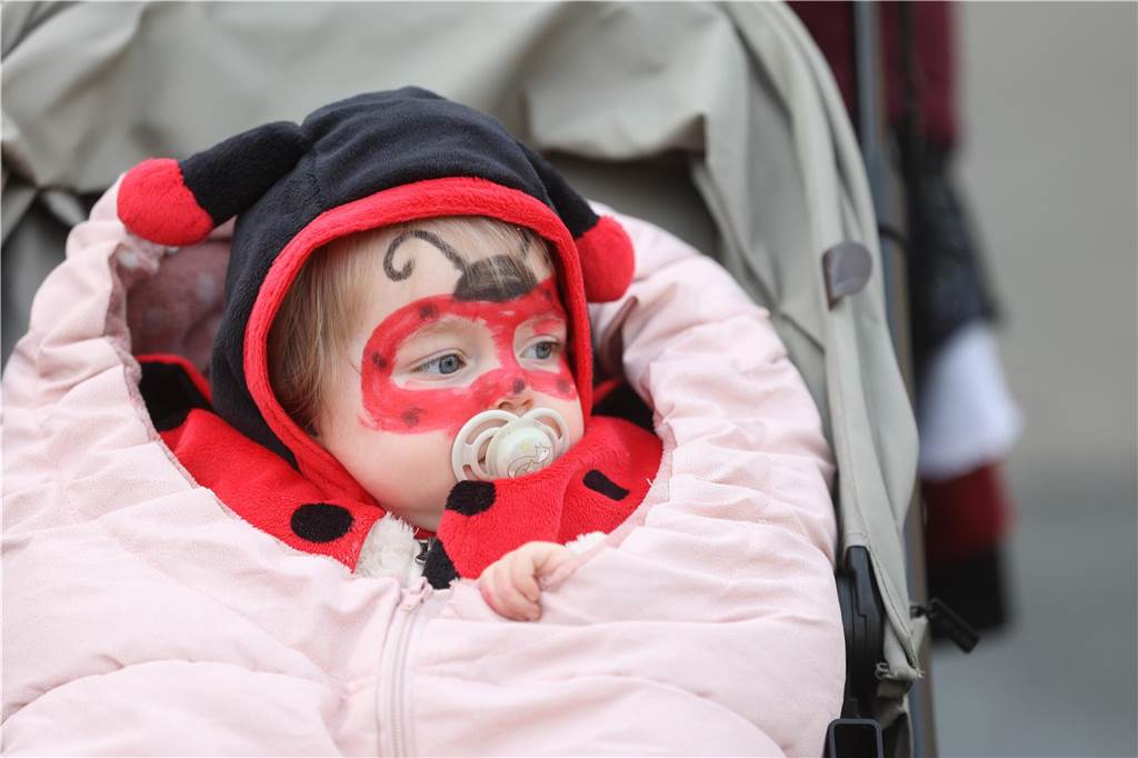 Karneval 2024 in Selm : Viele Fotos vom großen Umzug durch die Stadt Eindrücke vom Karnevalsumzug in Selm 2024