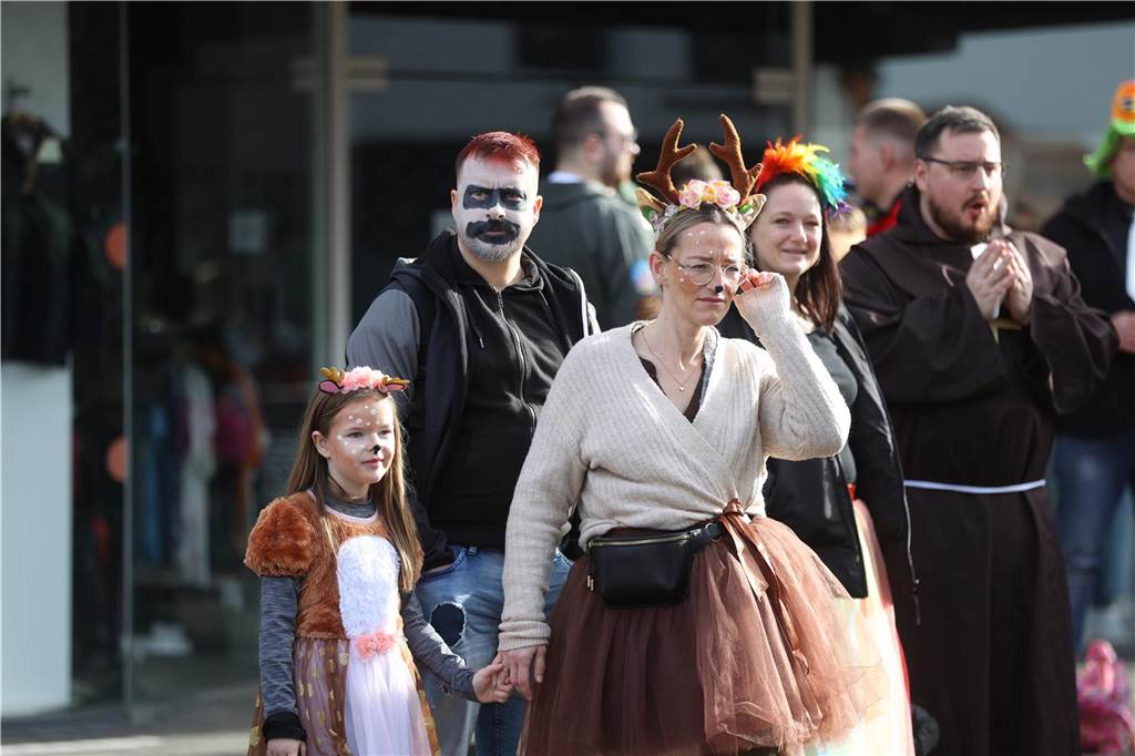 Karneval 2024 in Selm : Viele Fotos vom großen Umzug durch die Stadt Eindrücke vom Karnevalsumzug in Selm 2024