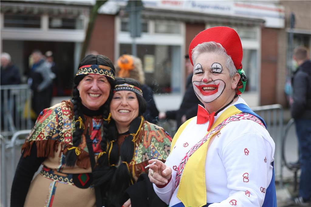 Karneval 2024 in Selm : Viele Fotos vom großen Umzug durch die Stadt Eindrücke vom Karnevalsumzug in Selm 2024