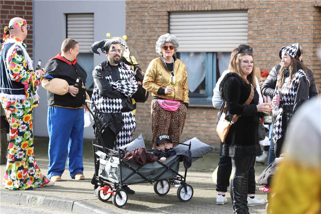 Karneval 2024 in Selm : Viele Fotos vom großen Umzug durch die Stadt Eindrücke vom Karnevalsumzug in Selm 2024