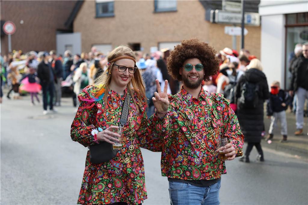 Karneval 2024 in Selm : Viele Fotos vom großen Umzug durch die Stadt Eindrücke vom Karnevalsumzug in Selm 2024