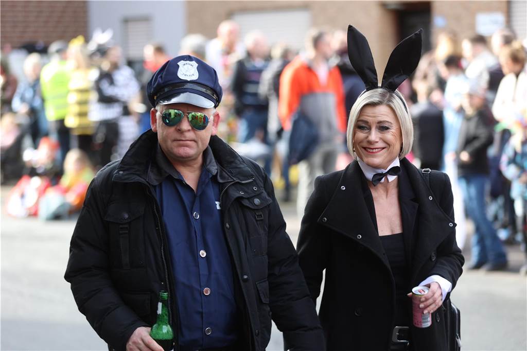 Karneval 2024 in Selm : Viele Fotos vom großen Umzug durch die Stadt Eindrücke vom Karnevalsumzug in Selm 2024