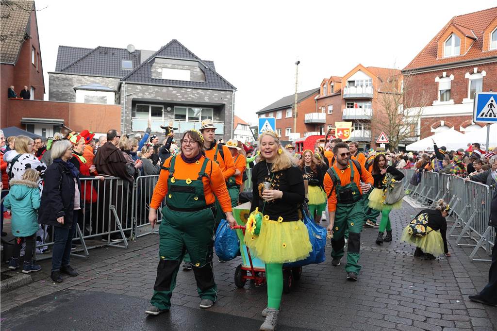 Karneval 2024 in Selm : Viele Fotos vom großen Umzug durch die Stadt Eindrücke vom Karnevalsumzug in Selm 2024