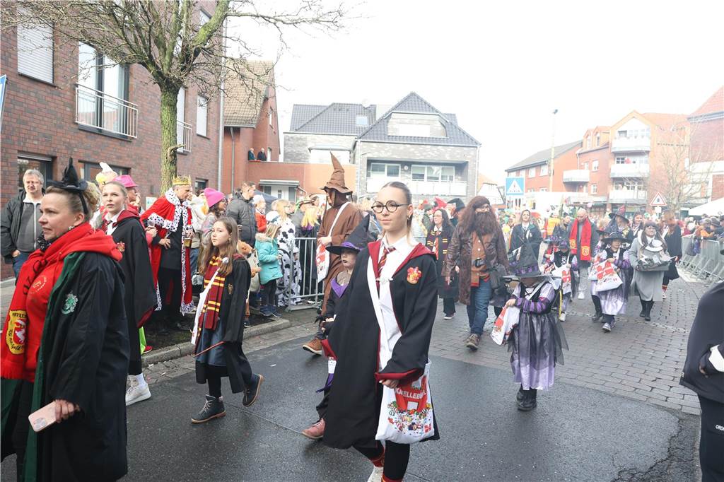 Karneval 2024 in Selm : Viele Fotos vom großen Umzug durch die Stadt Eindrücke vom Karnevalsumzug in Selm 2024