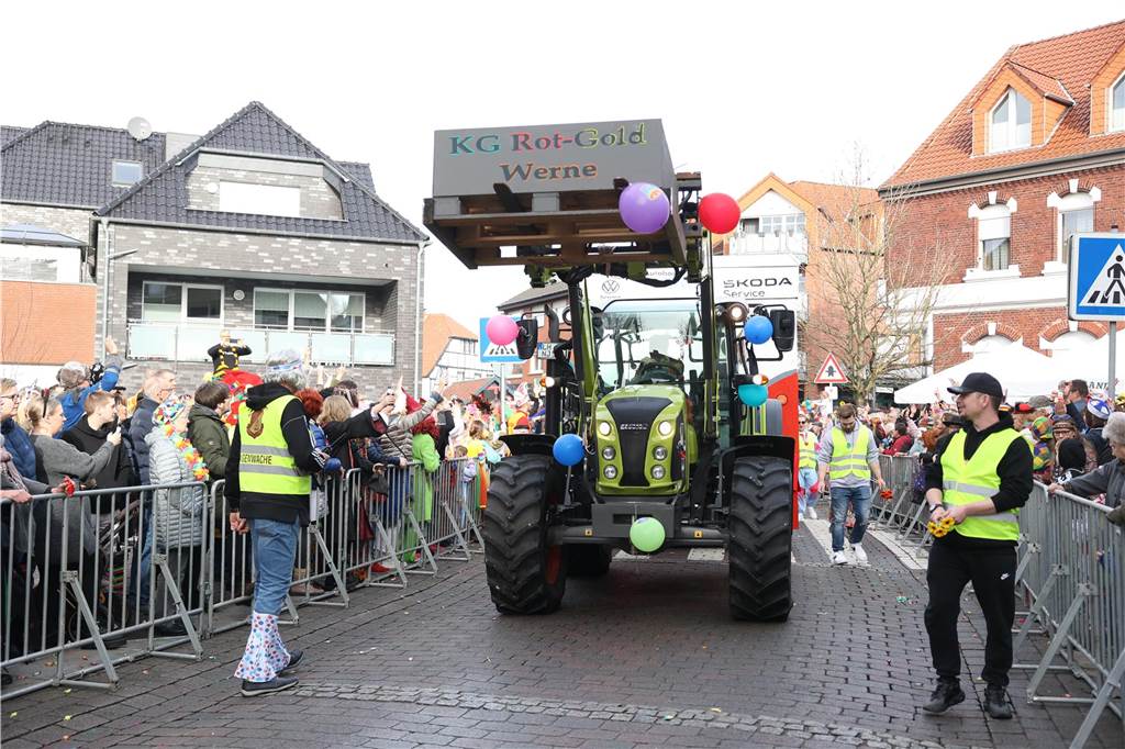Karneval 2024 in Selm : Viele Fotos vom großen Umzug durch die Stadt Eindrücke vom Karnevalsumzug in Selm 2024