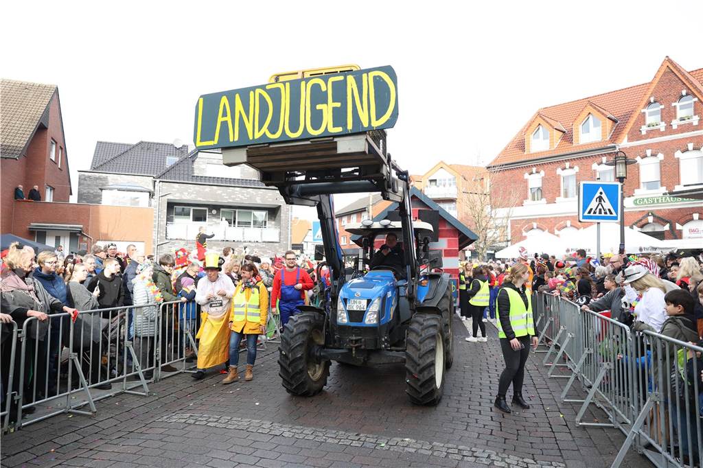 Karneval 2024 in Selm : Viele Fotos vom großen Umzug durch die Stadt Eindrücke vom Karnevalsumzug in Selm 2024