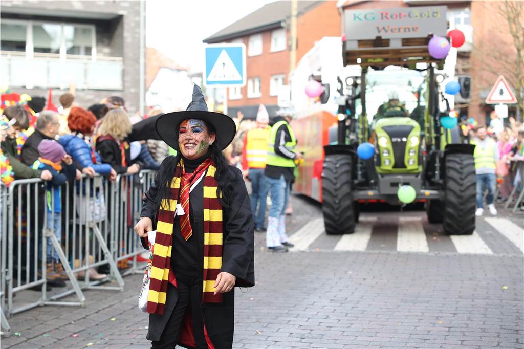 Karneval 2024 in Selm : Viele Fotos vom großen Umzug durch die Stadt Eindrücke vom Karnevalsumzug in Selm 2024