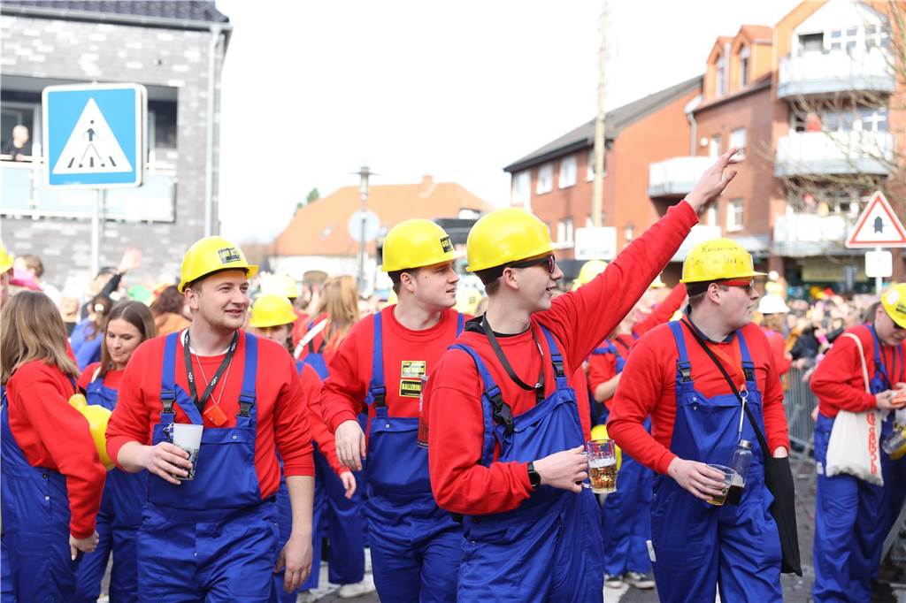 Karneval 2024 in Selm : Viele Fotos vom großen Umzug durch die Stadt Eindrücke vom Karnevalsumzug in Selm 2024