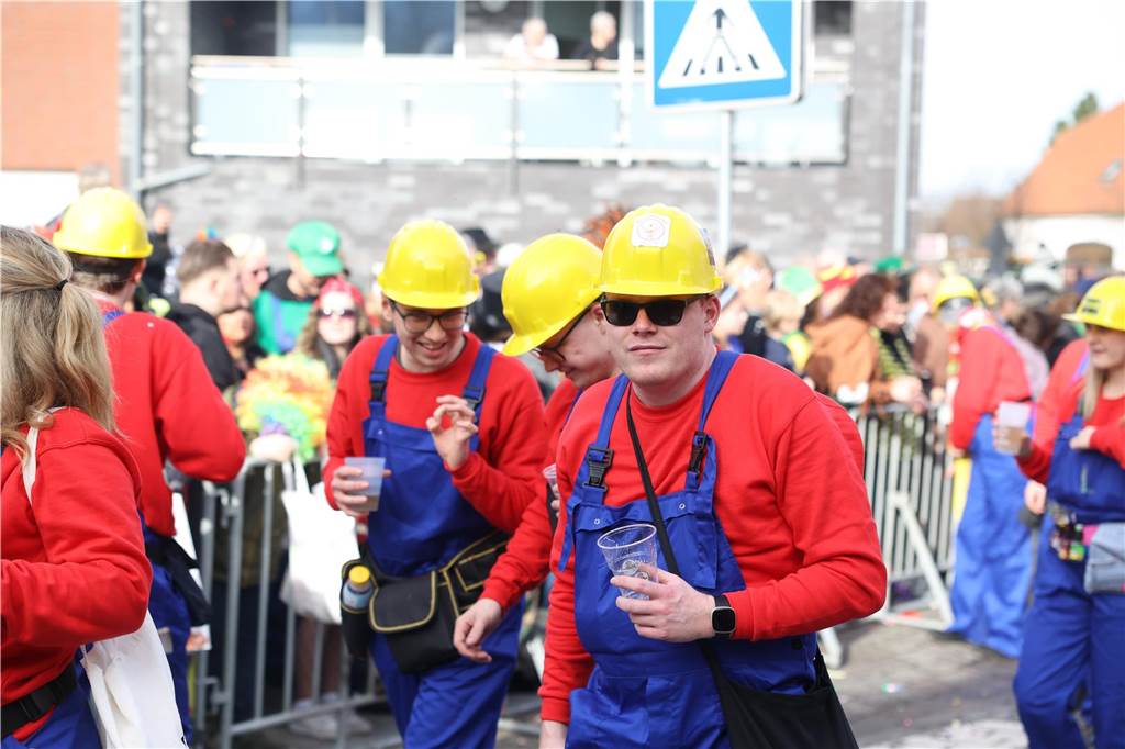 Karneval 2024 in Selm : Viele Fotos vom großen Umzug durch die Stadt Eindrücke vom Karnevalsumzug in Selm 2024