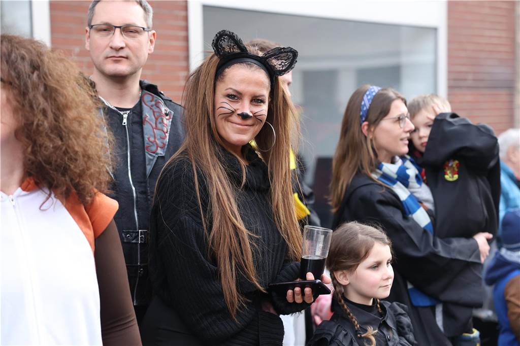 Karneval 2024 in Selm : Viele Fotos vom großen Umzug durch die Stadt Eindrücke vom Karnevalsumzug in Selm 2024