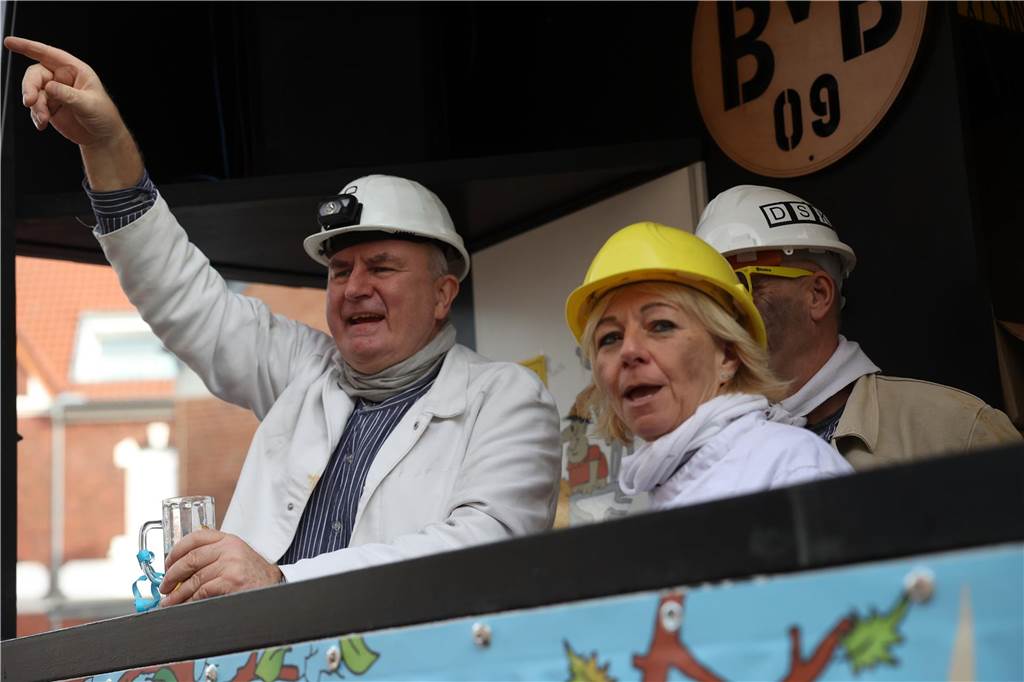 Karneval 2024 in Selm : Viele Fotos vom großen Umzug durch die Stadt Eindrücke vom Karnevalsumzug in Selm 2024