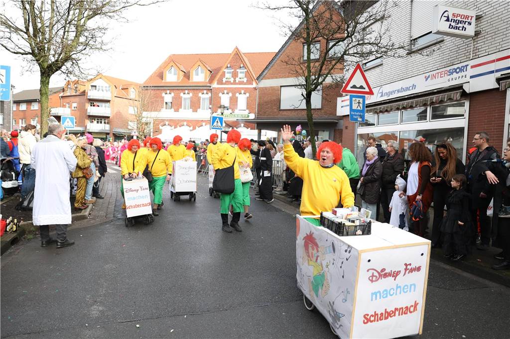 Karneval 2024 in Selm : Viele Fotos vom großen Umzug durch die Stadt Eindrücke vom Karnevalsumzug in Selm 2024