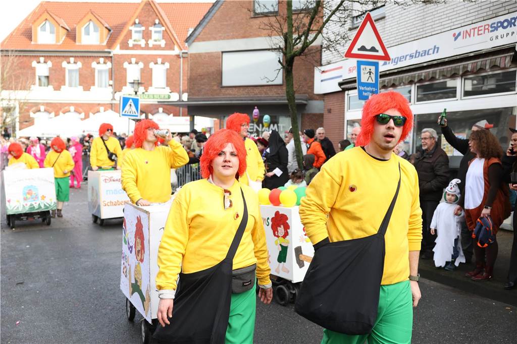 Karneval 2024 in Selm : Viele Fotos vom großen Umzug durch die Stadt Eindrücke vom Karnevalsumzug in Selm 2024