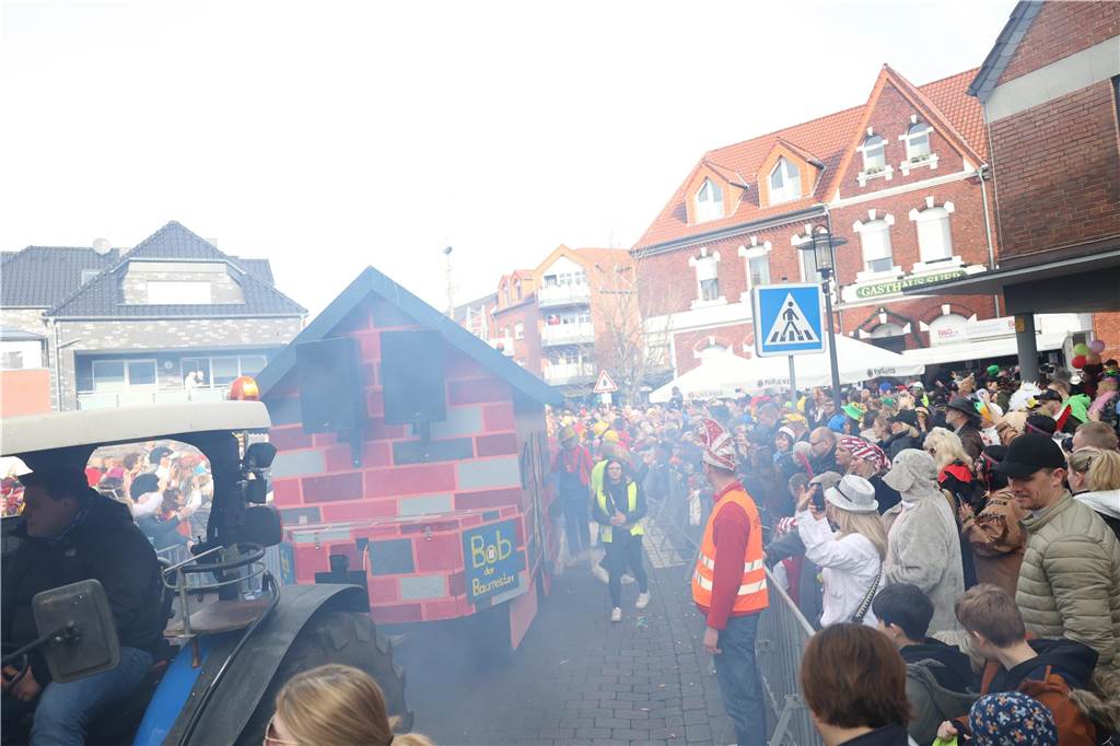Karneval 2024 in Selm : Viele Fotos vom großen Umzug durch die Stadt Eindrücke vom Karnevalsumzug in Selm 2024