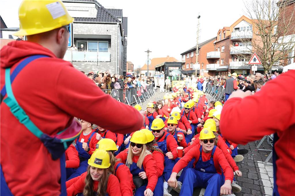 Karneval 2024 in Selm : Viele Fotos vom großen Umzug durch die Stadt Eindrücke vom Karnevalsumzug in Selm 2024