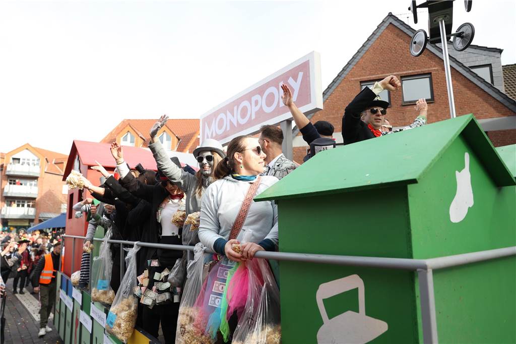 Karneval 2024 in Selm : Viele Fotos vom großen Umzug durch die Stadt Eindrücke vom Karnevalsumzug in Selm 2024
