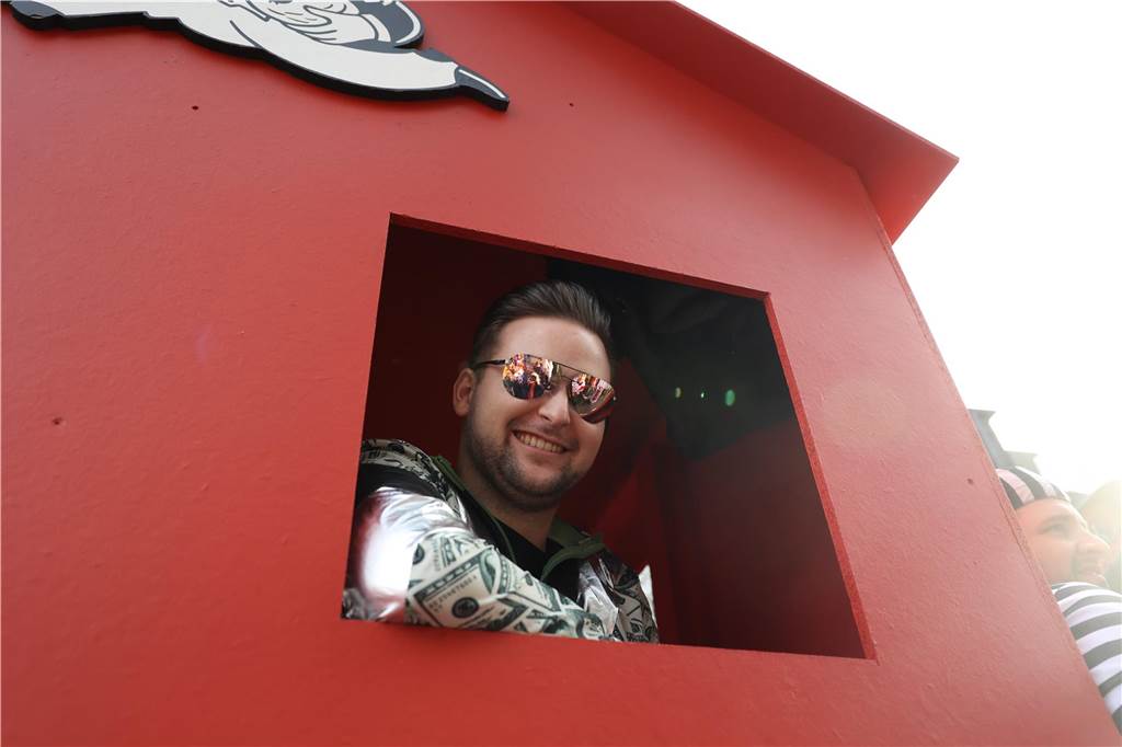 Karneval 2024 in Selm : Viele Fotos vom großen Umzug durch die Stadt Eindrücke vom Karnevalsumzug in Selm 2024